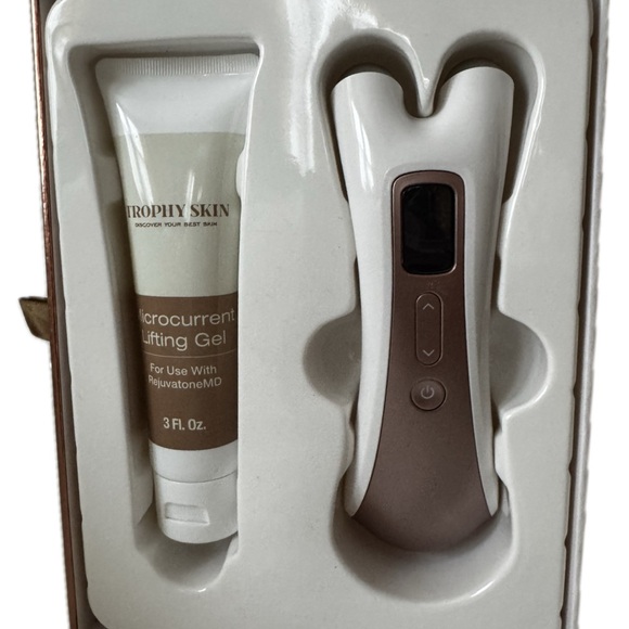 Trophy Skin RejuvatoneMD Microcurrent Facial Toning System - Picture 3 of 4